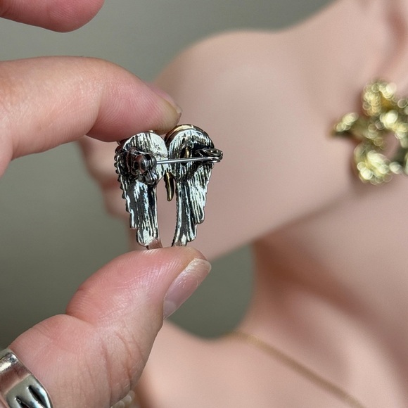 Elegant Gold and Silver Angel Wing Brooch. - Picture 4 of 6
